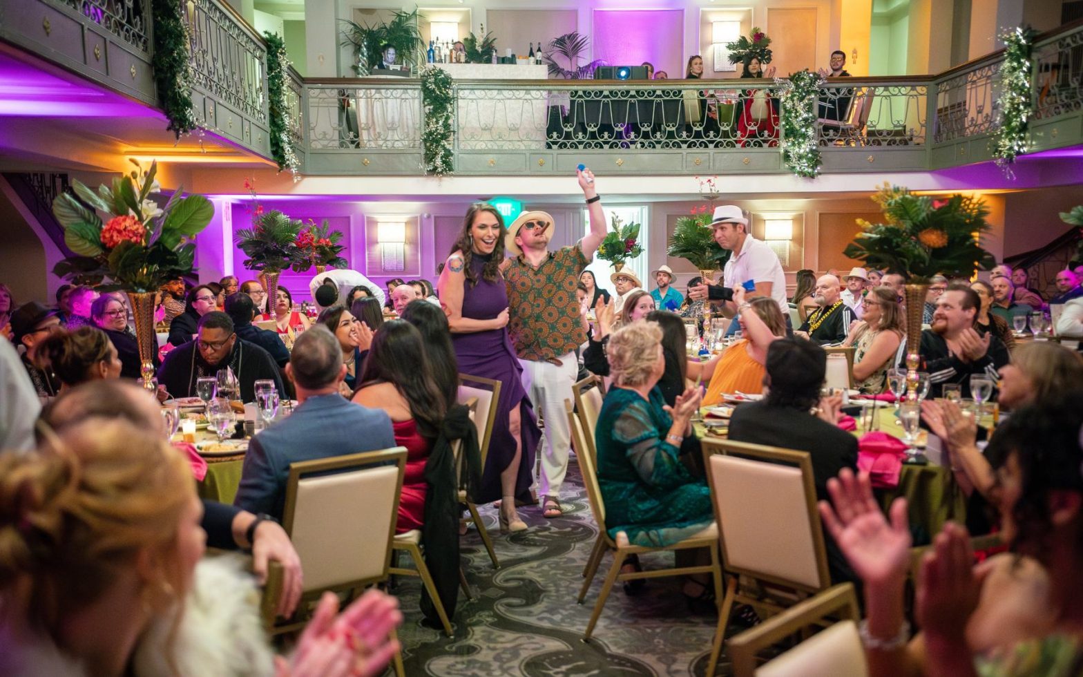 People_clapping_ at_havana_nights_holiday_party