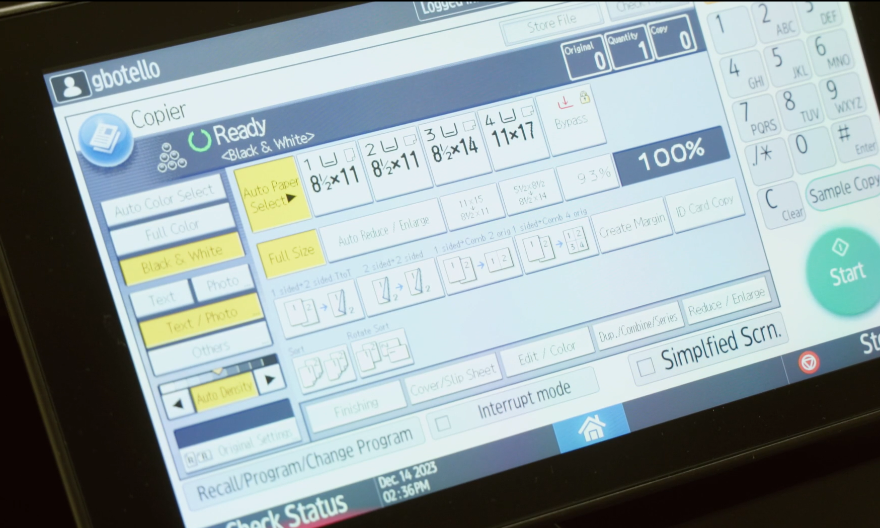 Copier_screen_with_options_for_color copies_black_&_white_copies_quantity_and_size_of_copies